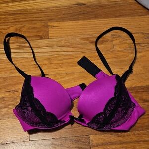 Victoria's Secret Lace Trim Fuchsia/Pink Bra 32A